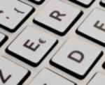 sticker touche clavier grande lettre fond blanc